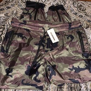 Men’s Fashion Nova Camo Joggers (L) NEW